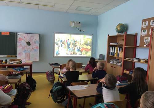 Blick in den Klassenraum